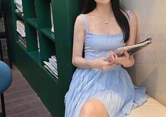 一直在试用“heiliao.su”苹果版，心中悸动，想起那段奇怪的邻居故事……