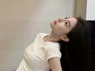 分享这篇zztt10.ccm黑料！吃葡萄不吐葡萄皮，诗意何在！