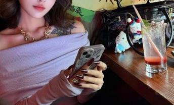 观看zztt01，每一段视频都像是在开盲盒，不知道装着怎样的刺激！