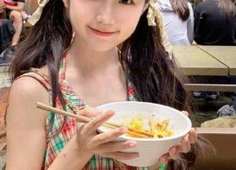 我心怀鬼胎地去‘五一黑料社’首页，果然，下载总是让我欲罢不能。