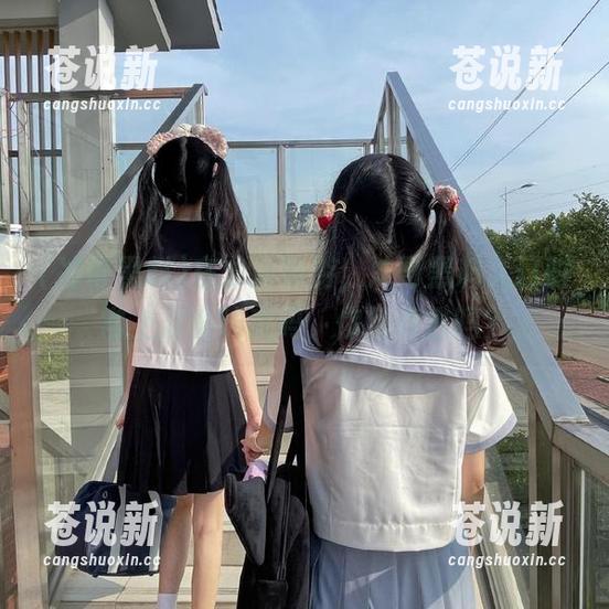 冲哥黑料 在泳池畅游,冲哥黑料入口时常上演暧昧戏码,你猜得出吗?