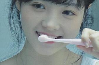 “黑料社”官网，第一次看到有网站敢这么直接叫我下载，服气了！