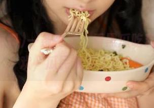 一条资源，看黑瓜吃料吃得多欢，瓜民欢乐无比！